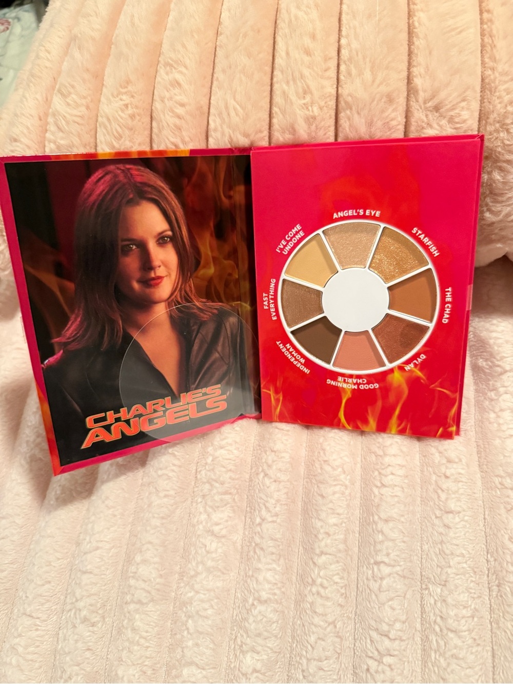 FLOWER
Beauty Charlie's Angels Eyeshadow
Palette NIP